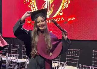 Avô partiu antes da formatura, mas “Doutorinha” realizou sonho dos dois Avô partiu antes da formatura, mas “Doutorinha” realizou sonho dos dois