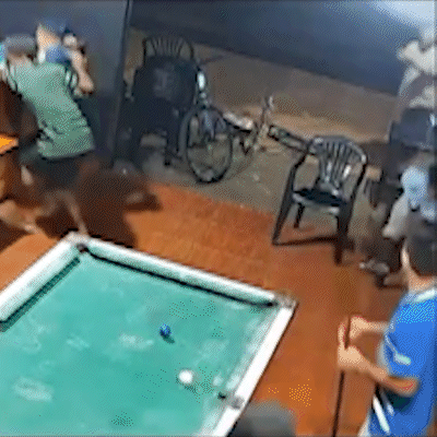 V&iacute;deo mostra ataque que deixou um morto e quatro feridos em bar