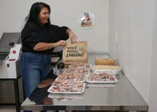 Rosa passou a vida na faxina e hoje faz cucas para conseguir padaria Rosa passou a vida na faxina e hoje faz cucas para conseguir padaria
