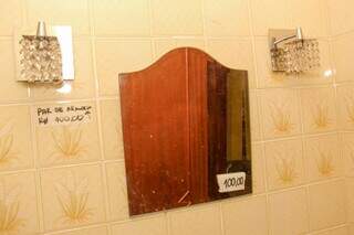Casa vira bazar com quadros, panelas de ferro e relíquias a partir de R$ 5 Casa vira bazar com quadros, panelas de ferro e relíquias a partir de R$ 5