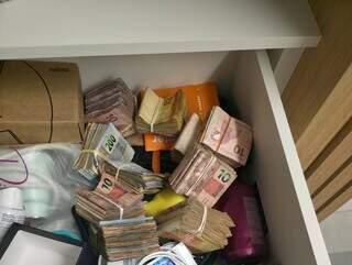 Apontado como comprador de droga furtada por policiais é preso com R$ 47 mil Apontado como comprador de droga furtada por policiais é preso com R$ 47 mil