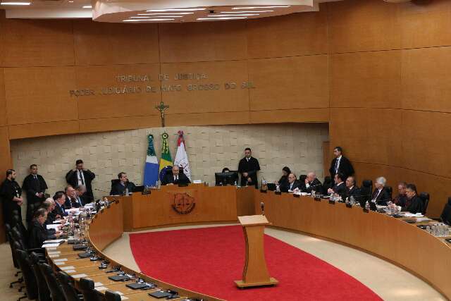 Escrit&oacute;rios de advocacia se dividem entre aux&iacute;lio a ju&iacute;zes e defesa de empresas