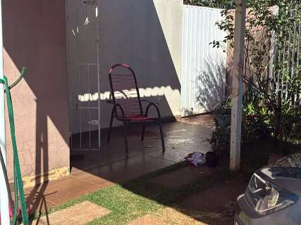 Homem ataca m&atilde;e com faca de p&atilde;o no Jardim Veraneio