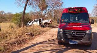 Idoso morre e dois ficam feridos após caminhonete capotar em rodovia Idoso morre e dois ficam feridos após caminhonete capotar em rodovia