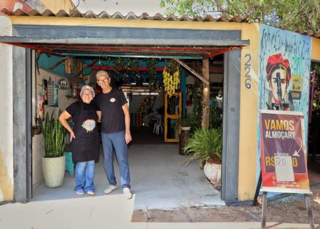 Casal abre restaurante em casa com comida caseira e galeria de arte