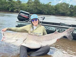 Pintado de 1,53 metro pescado no Rio Dourado garante recorde feminino de captura Pintado de 1,53 metro pescado no Rio Dourado garante recorde feminino de captura