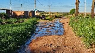 Moradores do Noroeste convivem com enxurrada de esgoto vinda de presídio Moradores do Noroeste convivem com enxurrada de esgoto vinda de presídio