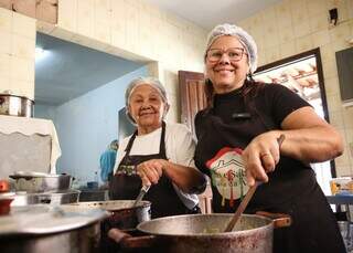 Casal abre restaurante em casa com comida caseira e galeria de arte Casal abre restaurante em casa com comida caseira e galeria de arte