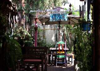 Casal abre restaurante em casa com comida caseira e galeria de arte Casal abre restaurante em casa com comida caseira e galeria de arte