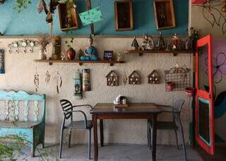 Casal abre restaurante em casa com comida caseira e galeria de arte Casal abre restaurante em casa com comida caseira e galeria de arte