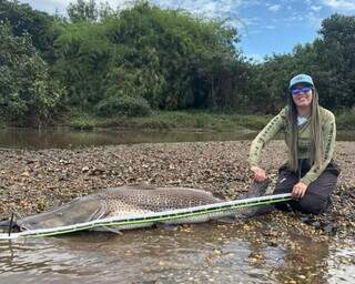 Pintado de 1,53 metro pescado no Rio Dourado garante recorde feminino de captura Pintado de 1,53 metro pescado no Rio Dourado garante recorde feminino de captura