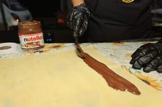 Pastel de feira ganha borda recheada de Nutella e goiabada nos Past&eacute;is Tia Pry