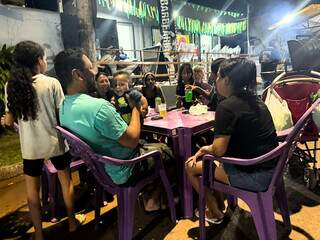 Quem mora no Caiobá agora vende, compra e faz amigos na própria feira Quem mora no Caiobá agora vende, compra e faz amigos na própria feira