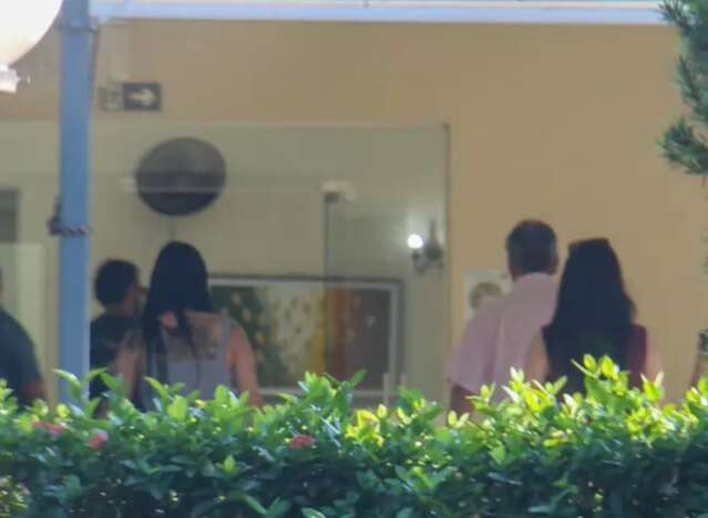 Filha de 14 anos passa vel&oacute;rio todo ao lado do corpo da m&atilde;e, morta em acidente