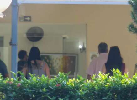 Filha de 14 anos passa vel&oacute;rio todo ao lado do corpo da m&atilde;e, morta em acidente