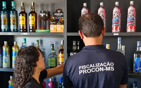 Pol&iacute;cia fecha lava a jato e conveni&ecirc;ncia por tr&aacute;fico e falsifica&ccedil;&atilde;o de bebidas 