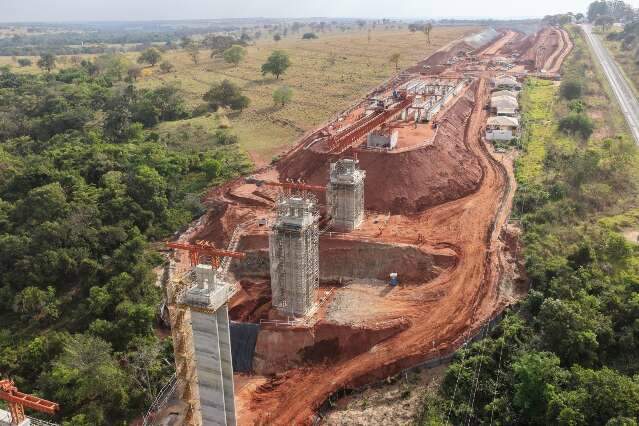 Ponte de 270 metros come&ccedil;a a tomar forma em ferrovia da Arauco