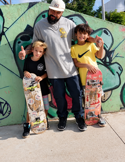 O que sobra para uns vira primeiro skate para crianças da Capital O que sobra para uns vira primeiro skate para crianças da Capital