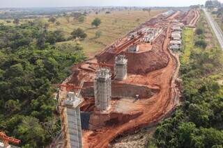 Ponte de 270 metros começa a tomar forma em ferrovia da Arauco Ponte de 270 metros começa a tomar forma em ferrovia da Arauco
