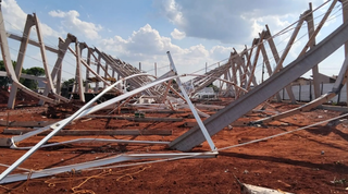 Estrutura de mercado em construção desaba, mata dois operários e deixa 2 feridos Estrutura de mercado em construção desaba, mata dois operários e deixa 2 feridos