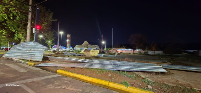 Vendaval derruba fachada do F&oacute;rum e rajada chega a 60,8 km/h