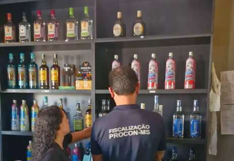 Pol&iacute;cia fecha lava-jato e conveni&ecirc;ncia por tr&aacute;fico e falsifica&ccedil;&atilde;o de bebidas 