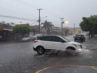Chuva passa de 30 mm na Capital e frente fria mantém MS sob risco de temporal Chuva passa de 30 mm na Capital e frente fria mantém MS sob risco de temporal