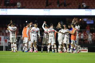 São Paulo faz 2 gols em rápida sequência e vence Atlético-MG São Paulo faz 2 gols em rápida sequência e vence Atlético-MG