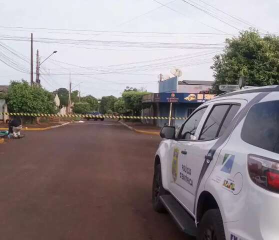 Homem &eacute; morto com golpe de faca e autor foge