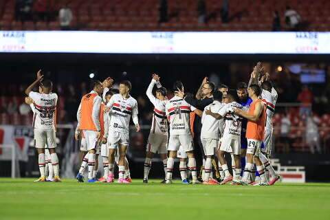 S&atilde;o Paulo faz 2 gols em r&aacute;pida sequ&ecirc;ncia e vence Atl&eacute;tico-MG
