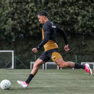 Brasileirões masculino e feminino movimentam sábado com clássico e decisões Brasileirões masculino e feminino movimentam sábado com clássico e decisões
