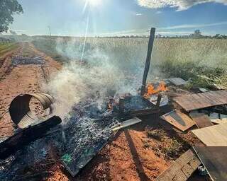 Indígenas denunciam ataque com fogo, tiros e gás lacrimogêneo em Amambai Indígenas denunciam ataque com fogo, tiros e gás lacrimogêneo em Amambai