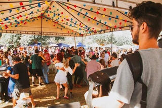 Domingo tem Feira Borogod&oacute; e bazar beneficente com 12 mil pe&ccedil;as
