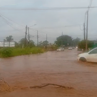 Ruas do Jardim Los Angeles come&ccedil;am a alagar em 30 minutos de chuva