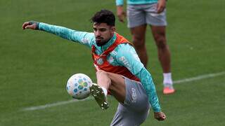 Brasileirão tem seis jogos, com Flamengo e Palmeiras na disputa pela liderança Brasileirão tem seis jogos, com Flamengo e Palmeiras na disputa pela liderança