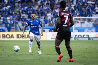 Cruzeiro bate Athletico-PR por 3 a 1 e segue na briga pelo G4 Cruzeiro bate Athletico-PR por 3 a 1 e segue na briga pelo G4