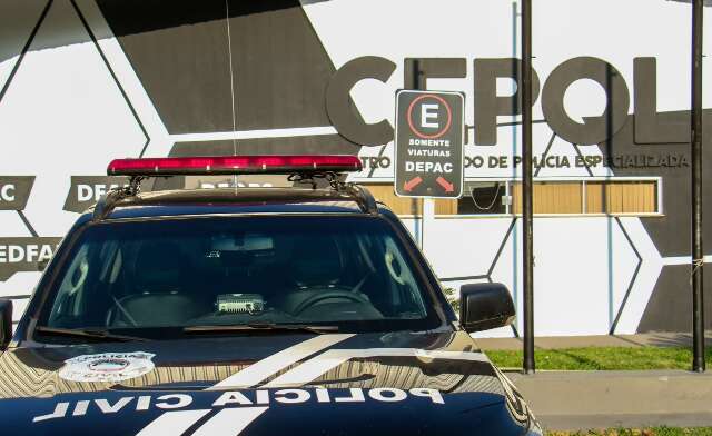 Homem condenado por homic&iacute;dio tenta fugir ap&oacute;s acidente e acaba amarrado