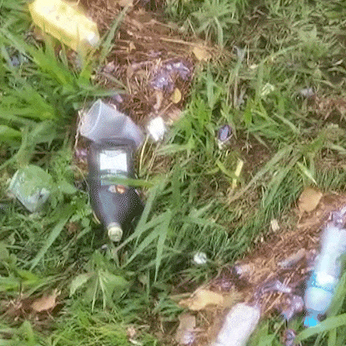 Morador flagra lixo e garrafas quebradas em frente ao Parque das Na&ccedil;&otilde;es