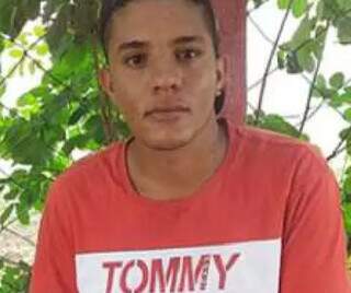 Jovem que matou homem com facada no coração é condenado a 6 anos Jovem que matou homem com facada no coração é condenado a 6 anos