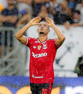 Flamengo vence Remo e assume lideran&ccedil;a do Brasileir&atilde;o