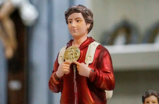 Um ano ap&oacute;s canoniza&ccedil;&atilde;o, fi&eacute;is celebram S&atilde;o Carlo Acutis 