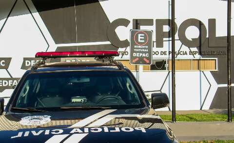 Homem condenado por homic&iacute;dio tenta fugir ap&oacute;s acidente e acaba amarrado