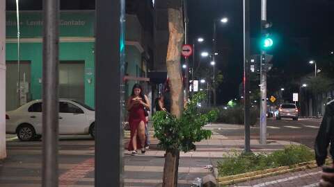 Professor percorre a 14 &agrave; noite atr&aacute;s de cenas que muita gente nem nota