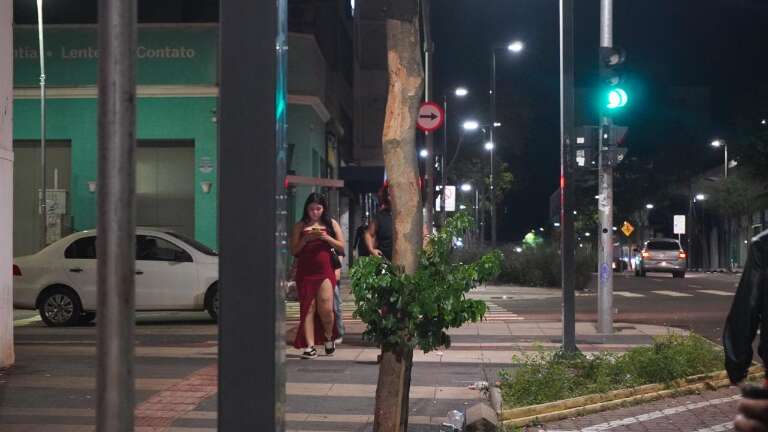 Professor percorre a 14 à noite atrás de cenas que muita gente nem nota