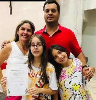 Acidente entre caminhonete e carreta mata pai e duas filhas adolescentes