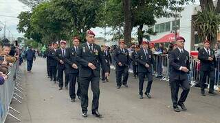 Desfile cívico reúne escolas, militares e até paraguaios em Ponta Porã Desfile cívico reúne escolas, militares e até paraguaios em Ponta Porã