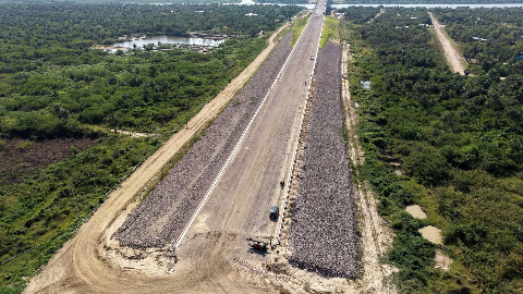 Acesso paraguaio &agrave; Ponte Bioce&acirc;nica alcan&ccedil;a 3 km de aterro hidr&aacute;ulico