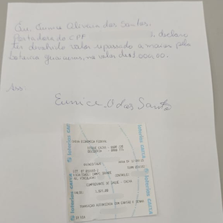 Eunice encontra R$ 1 mil a mais em pagamento e não pensa duas vezes em devolver Eunice encontra R$ 1 mil a mais em pagamento e não pensa duas vezes em devolver