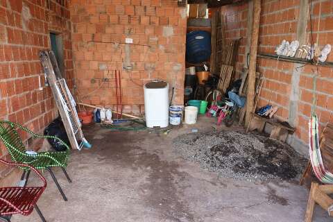 Envolvido em morte por atropelamento &eacute; executado dentro de casa com 6 tiros