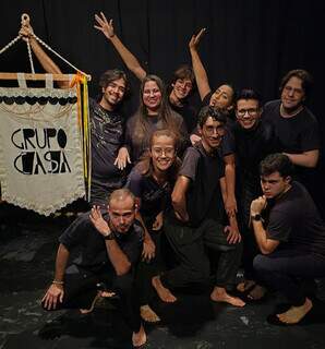 Em tempos de telas, teatro vira lugar para fazer amigos e estar junto Em tempos de telas, teatro vira lugar para fazer amigos e estar junto